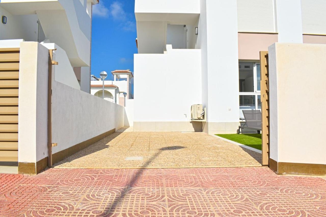 New Build Apartment On Beautiful Modern Complex Rojales Exterior photo